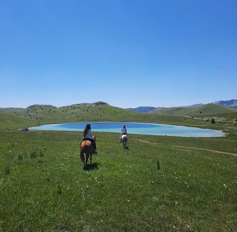 LAKE PLATEAU (One–Hour Tour)